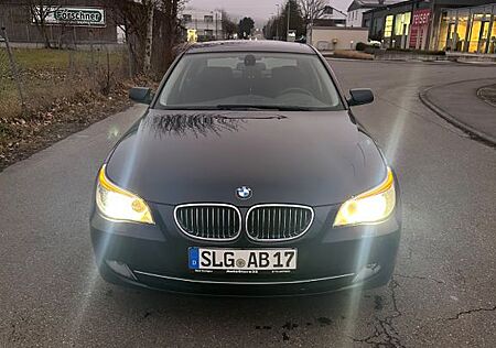 BMW 523i -