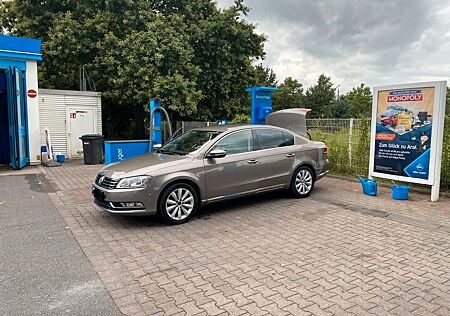 VW Passat Volkswagen 2.0 TDI 125kW Highline BlueMotion Tec...