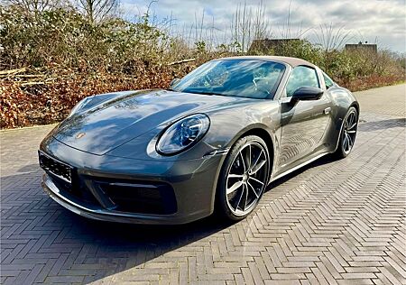 Porsche 992 Targa 4S Einmalige Traumausstattung!
