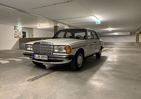 Mercedes-Benz 240 Diesel 1Hand