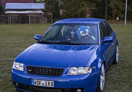 Audi S3 1.8T quattro -