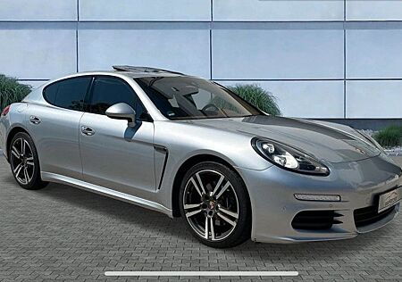 Porsche Panamera - -