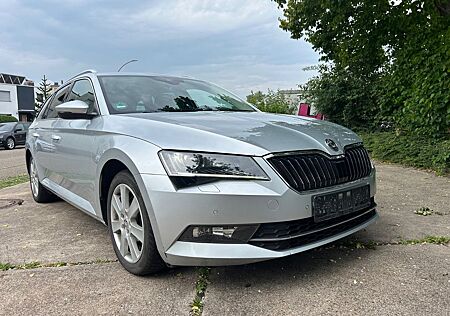 Skoda Superb 2.0 TDI SCR DSG Premium Edition Combi...