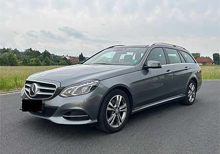 Mercedes-Benz E 250 BlueTEC T AVANTGARDE Autom. AVA...
