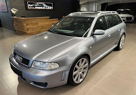 Audi RS4 Avant 2.7 V6 quattro BOSE viele Teile NEU