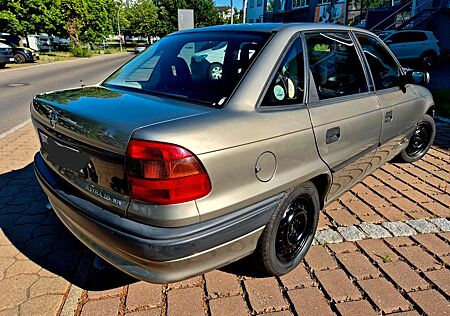 Opel Astra 1.6L ORGINALE KILOMETER 1HD TÜV JUNI 2027