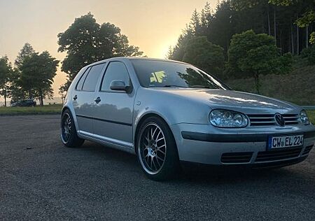 VW Golf Volkswagen 4 1.6 L, Benzin, 101 PS