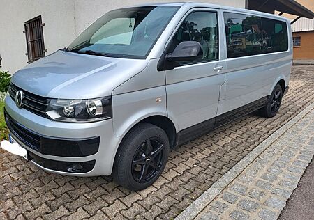 VW T5 Caravelle Volkswagen Bus 9 -Sitzer