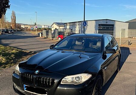 BMW 525d xDrive Touring - Luxury Line 8x bereift