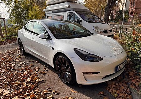 Tesla Model 3 Allradantrieb mit Dualmotor Performa...