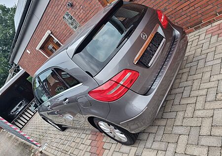 Mercedes-Benz B 180 -