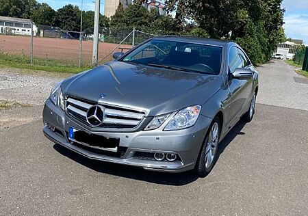 Mercedes-Benz E 250 Coupé CGI BlueEFFICIENCY