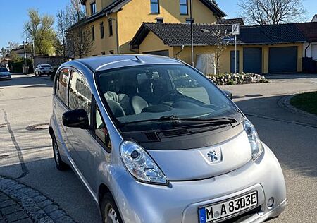 Peugeot iOn - -