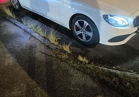 Mercedes-Benz E 220 d T Autom. -