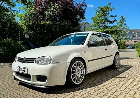 VW Golf Volkswagen 4 1.4 in R32 Optik