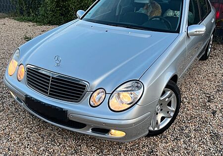 Mercedes-Benz E 200 W 211 2. HAND NAVI Xenon PDC 8-Fach Scheck