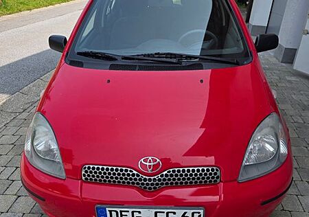 Toyota Yaris 1.3 - Tüv