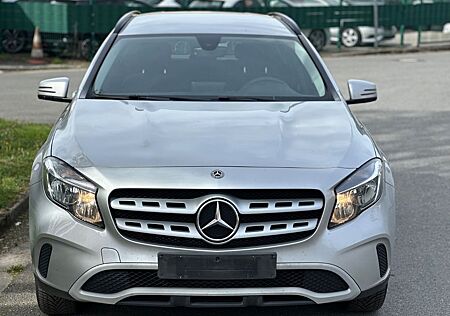 Mercedes-Benz GLA 180 GLA 180d* Navi*Cam*Automatik*Keyless*