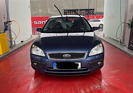 Ford Focus 1,6 Ghia Autom. Ghia / LPG / Automatik