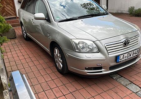 Toyota Avensis Combi Sol 2,2-l-D-CAT Sol