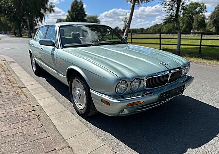 Jaguar XJ8 - 4.0 V8 Executive Limousine