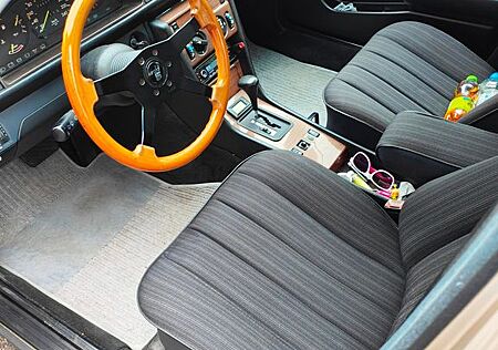 Mercedes-Benz 260 W 124, 2,6 H Kennzeichen sehr schner Zustand