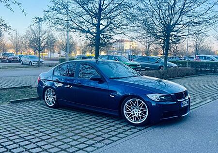 BMW 320i -