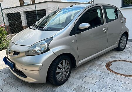 Toyota Aygo (X) Aygo (X) 1,0 Cool / Allwetterreifen / Klima