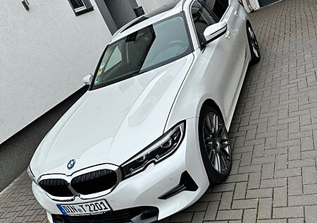BMW 330i - Checkheft gepflegt - 2.Hand - TÜV -