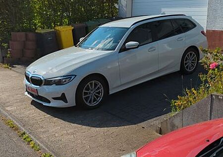 BMW 320d xDrive Touring G21 M-Lenkrad u. Sportsitze