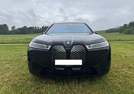 BMW iX xDrive50 - AHK, Sportpaket, Harman Kardon
