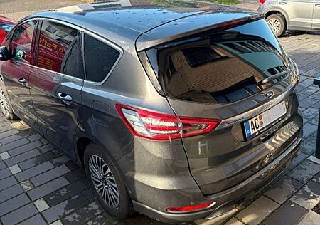 Ford S-Max 2,0 EcoBlue 140kW Titanium, 8-Fach bereift