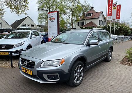 Volvo XC 70 XC70 2.4 D5 AWD automatik 4X4 / LEDER / NAVI / A
