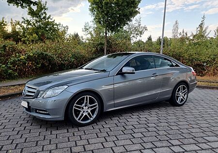 Mercedes-Benz E 200 E200 Coupé, 18" AMG, AHK, Pano, 7G, Comand