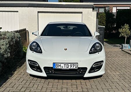 Porsche Panamera GTS Makelloser Zustand