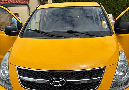Hyundai H-1 Starex