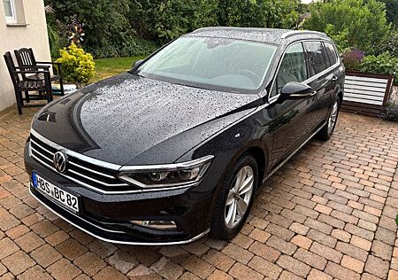 VW Passat Variant Volkswagen 2.0 TDI SCR Elegance Variant ...