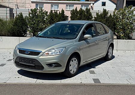 Ford Focus 1,6 Syle / Top gepflegt / Zahnriemen Neu !