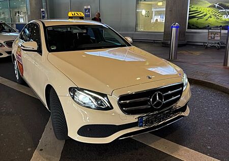 Mercedes-Benz E 220 d Autom. Avantgarde, große Display