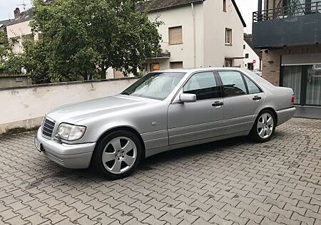 Mercedes-Benz S 320 W140