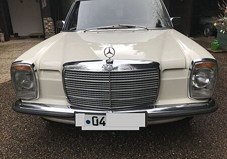 Mercedes-Benz 200 W115/8 Oldtimer, Sammlerzustand, HU neu