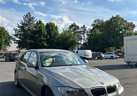 BMW 320i -