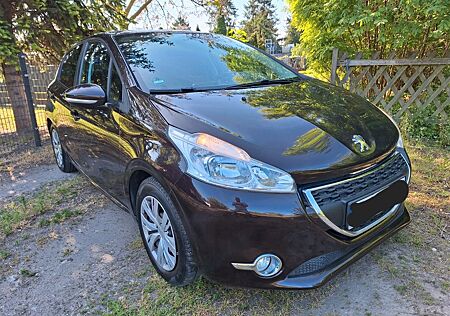 Peugeot 208 1.4 5 Türer 95 VTi *Anhängerkuppl.*Parkhilfe