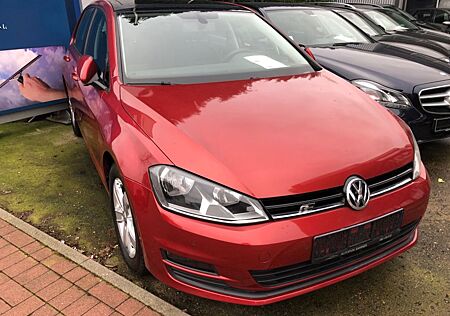 VW Golf Volkswagen VII Lim.Trendline/Auto/Benzi/Pano/AHK/1Hand