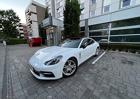 Porsche Panamera 4 Scheckheft, Deutsches Auto, Panorama