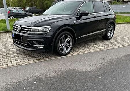 VW Tiguan Volkswagen 2.0 TDI SCR DSG IQ.DRIVE / R-LINE