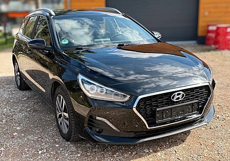 Hyundai i30 1.6 CRDi Automatik TÜV Neu Top Ausstattung