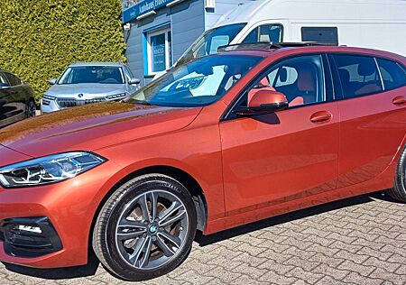 BMW 118i Sport Line-Klima-Navi-Leder-Kamera-Panorama