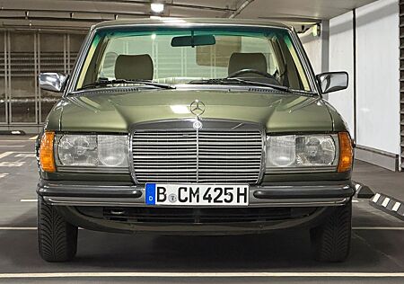 Mercedes-Benz 230