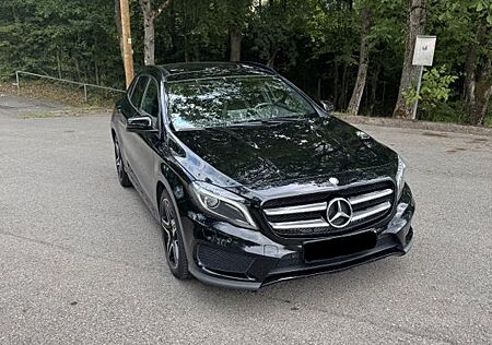Mercedes-Benz GLA 250 4MATIC AMG NIGHT *STANDHEIZ*PANO*TÜVNEU*